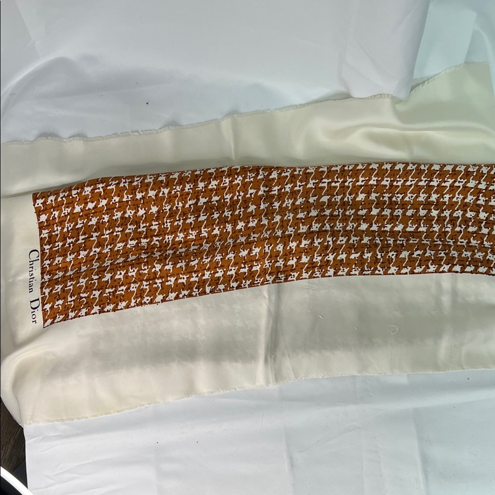 Dior Elegant Brown and Cream Wrap - Picture 3 of 6
